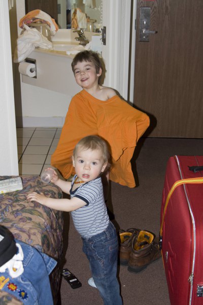 Svenja und Tim im Hotelzimmer (2 Uhr nachts deutscher Zeit)