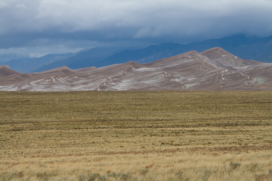 Die Sanddünen waren teilweise noch mit Schnee bedeckt