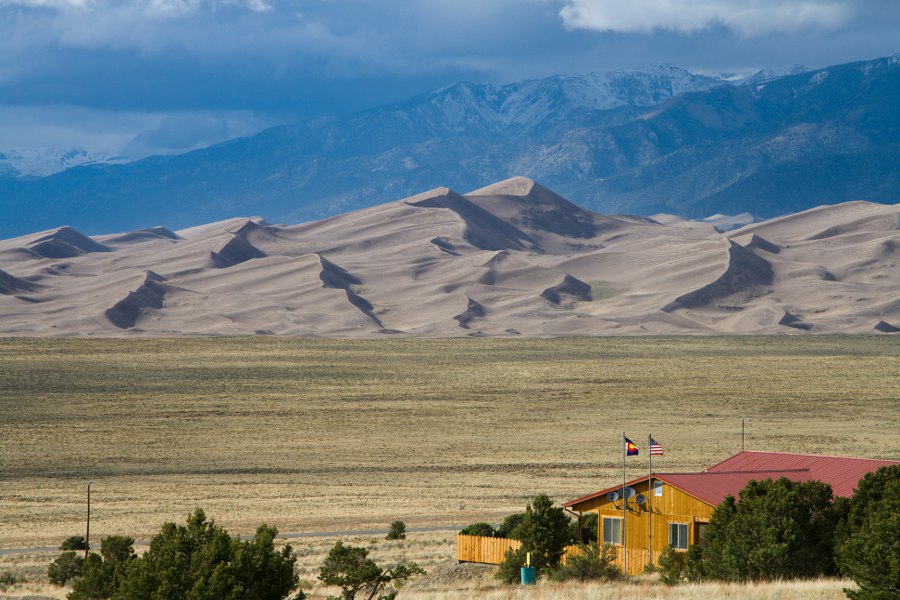 Die Great Sand Dunes von unserem Campingplatz (Oasis CG) aus gesehen