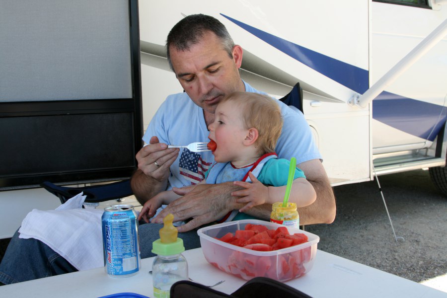 Tim verschlingt Melonen