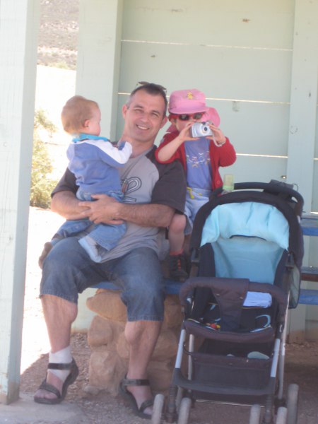 Papa mit seinen Kindern