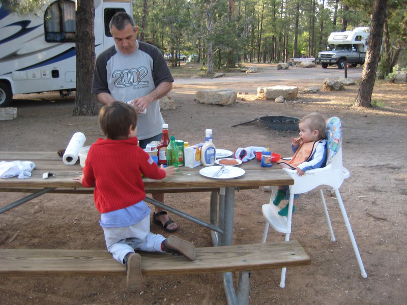 Das wichtigste Leihgut von Shirley ist der Hochstuhl für Tim