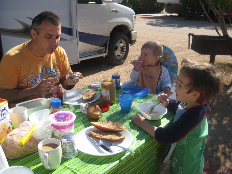 Frühstück auf dem KOA Campground in Kingman
