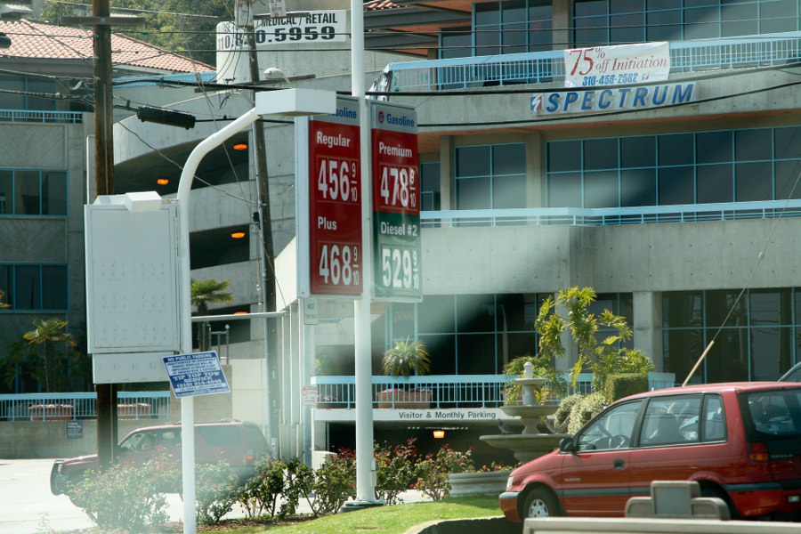 Die Benzin-Preise sind höher als im Rest des Landes