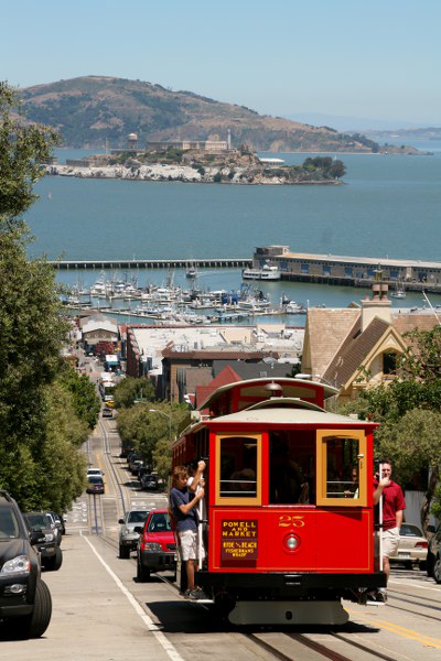 Cable Car vor Alcatraz