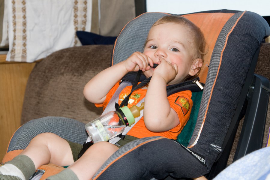 Phase 1: Tim hat seit heute Fläschchen am Band