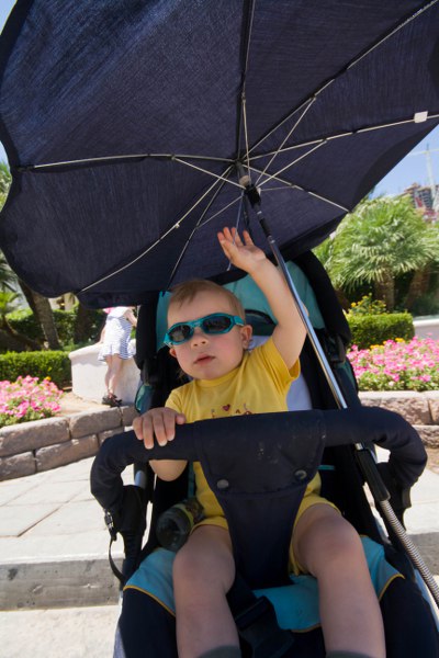 Tim ist es heiß, auch im Schatten