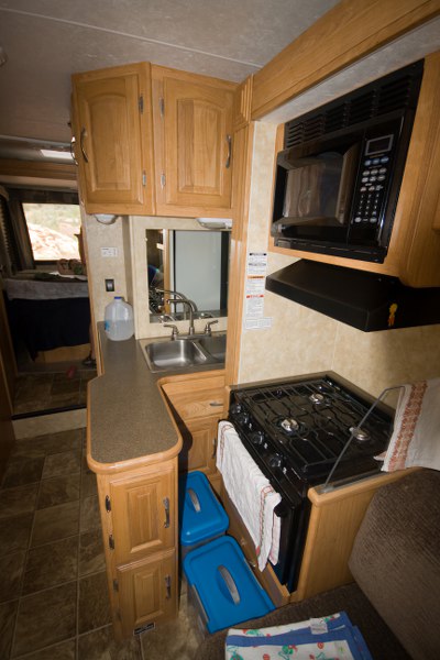 Unser Wohnmobil während das seitliche Slideout eingefahren ist: Nicht sehr komfortabel