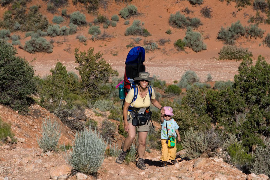 Svenja wanderte am Anfang tapfer mit.
