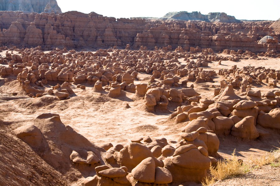 Erster Blick auf die Goblins im Goblin Valley SP