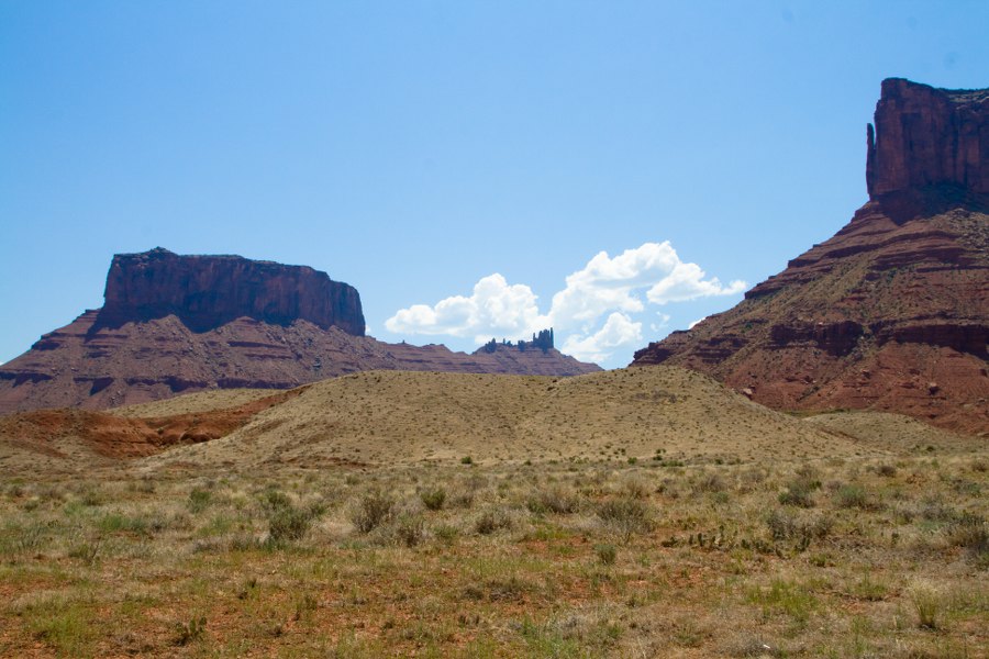 Fahrt auf dem Scenic Bypass 128 im Colorado River Canyon