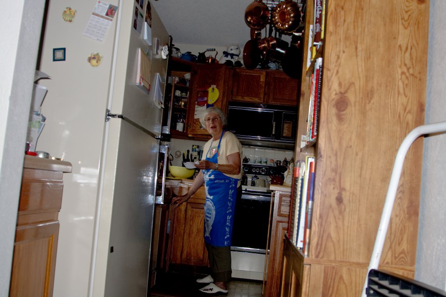 Shirley in ihrer Küche