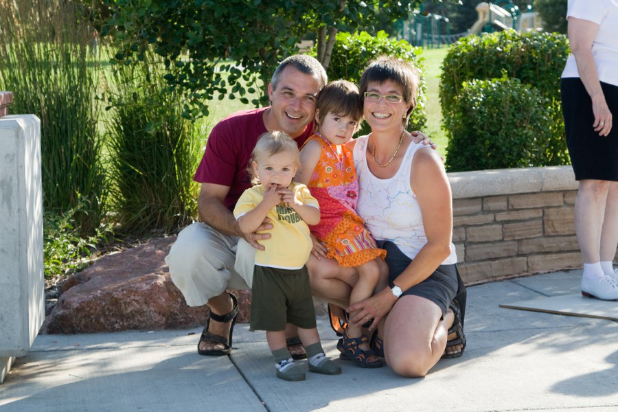 Familie Peter während Shirleys Geburtstagsfeier