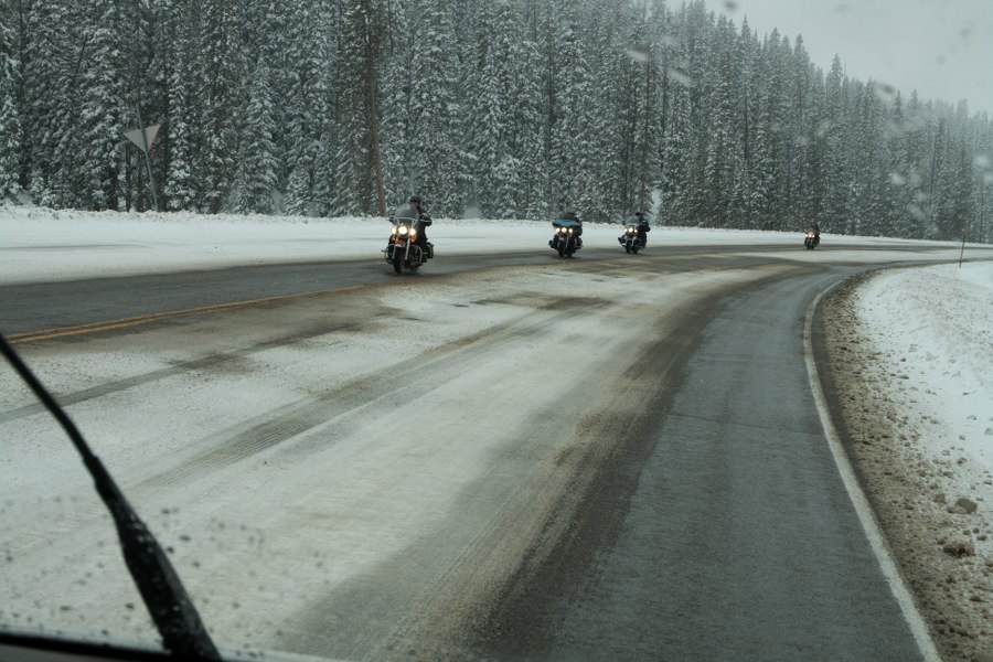 Auch die Harley Fahrer sehnen sich nach anderem Wetter