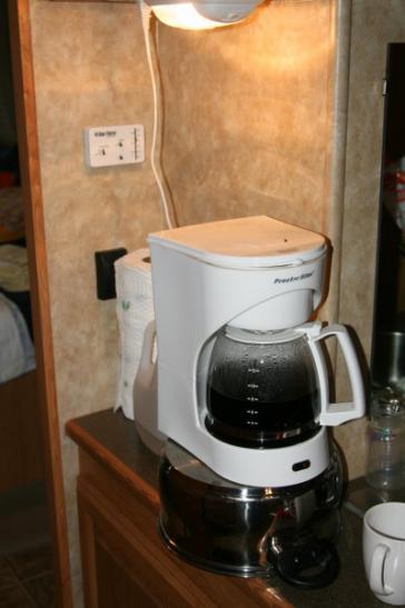 Die Kaffeemaschine mit dem viel zu kurzen Stromkabel