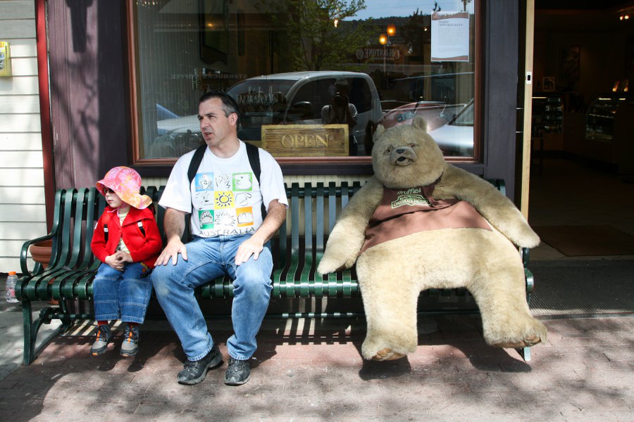 Einer der Drei gehört nicht zur Familie Peter