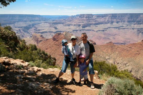 Familie Peter am Grand Canyon am Desert View Point