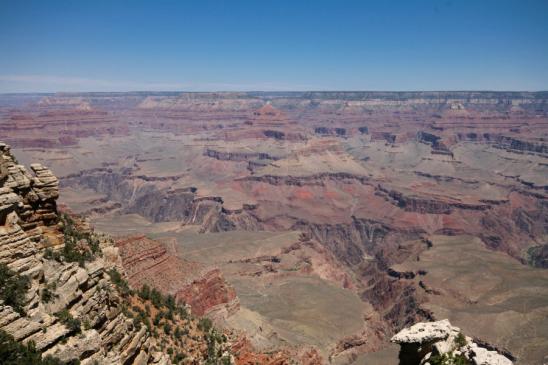 Der Grand Canyon. Unten kann man ein kleines Stück Colorado River erkennen.
