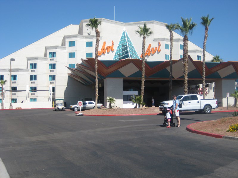 Das Avi Avi Casino. Auf dem Weg zum Pool.