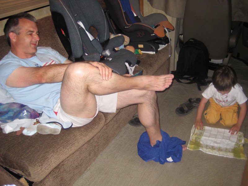 Svenja die Krankenschwester kümmert sich um Papa.