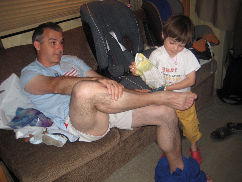 Svenja die Krankenschwester kümmert sich um Papa.