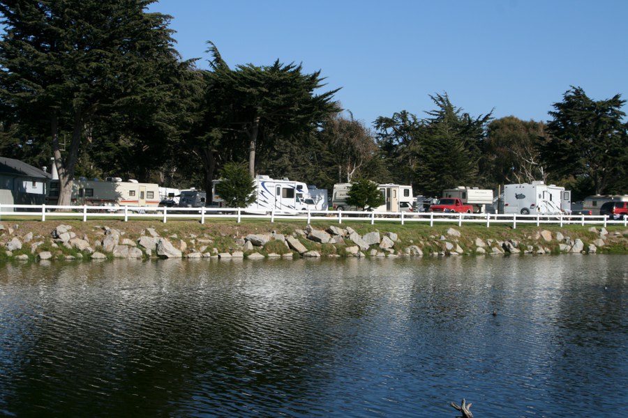 Unser RV Park in Psimo Beach, in der Mitte ist unser Wohnmobil zu sehen