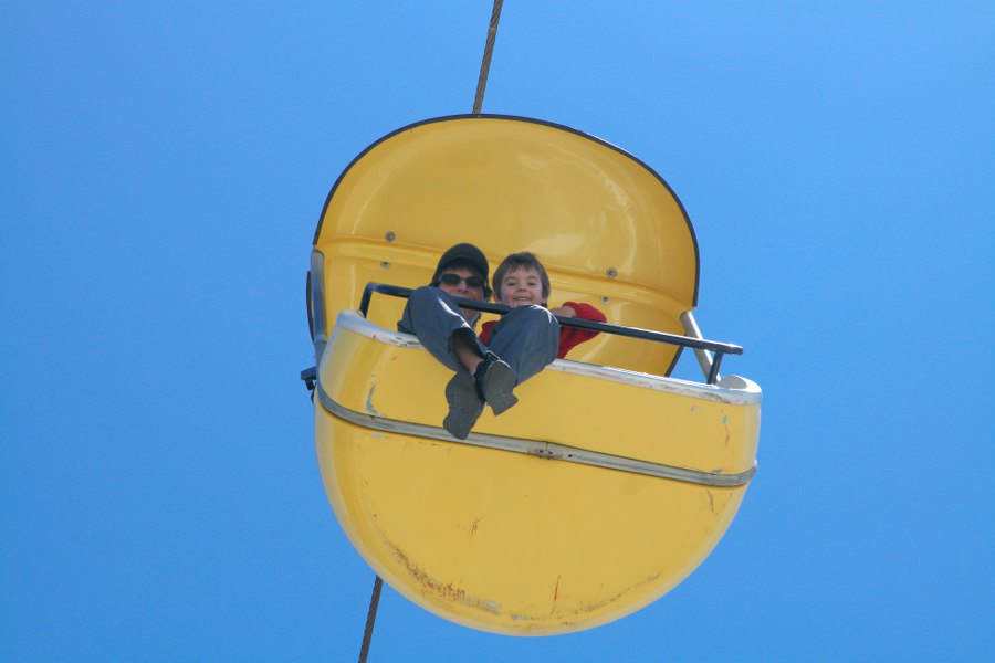 Boardwalk in Santa Cruz. Svenja und Petra in luftiger Höhe.