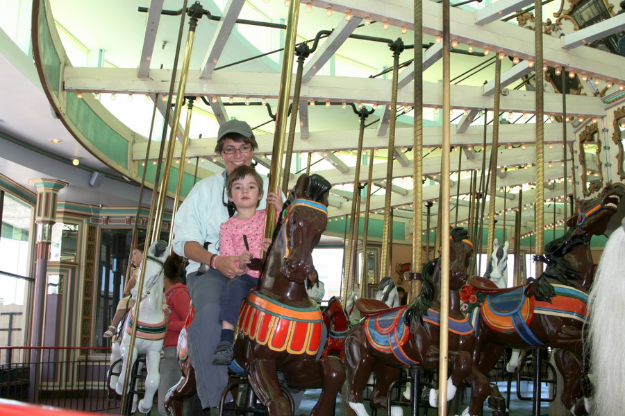 Boardwalk in Santa Cruz. Svenja und Petra fahren Karussell