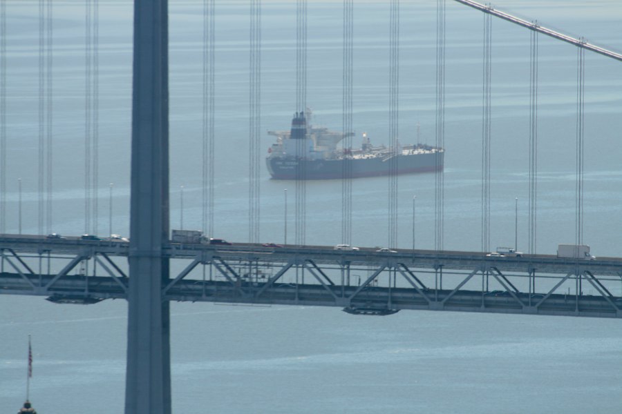 Blick vom Coit Tower durch die Bay Bridge