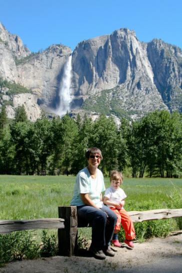 Die Upper Yosemite Falls im Hintergrund