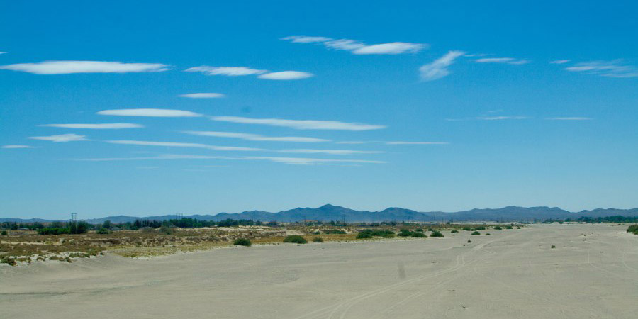 Wieder seltsame Wolken am Himmel über der Edwards Air Force Base (Landeplatz für Space Shuttles)