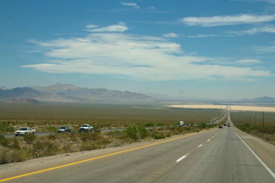 Anfahrt durch die Wüste in Richtung Las Vegas