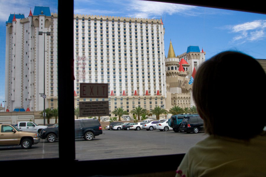 Parkplatz bei unserem Hotel Excalibur