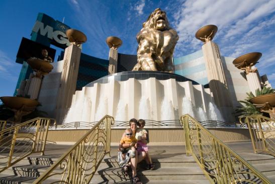 Vor dem MGM-Löwen