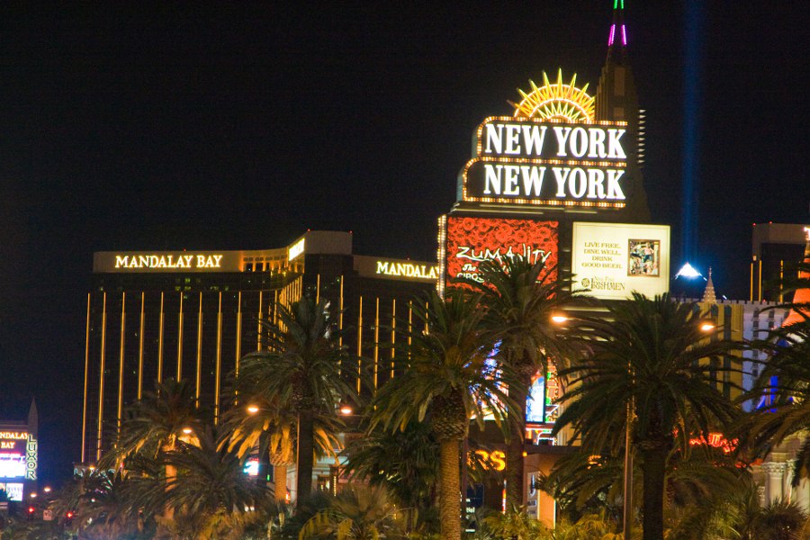 Blick über den Strip zum New York, New York