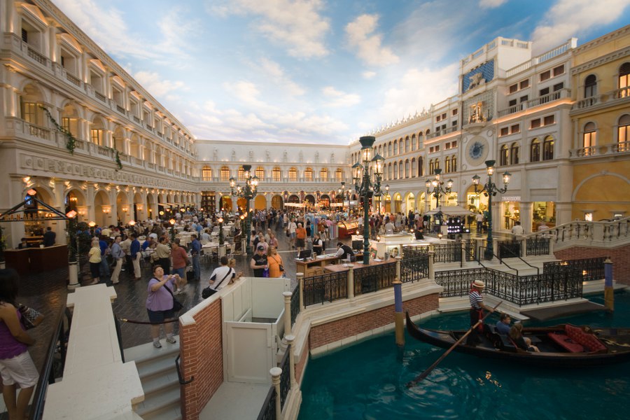 Das Venetian ... fast wie in Venedig, allerdings künstlicher Himmel und gekühlte 28 Grad