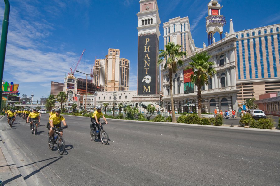 Die L.V. Cops machen einen Radausflug