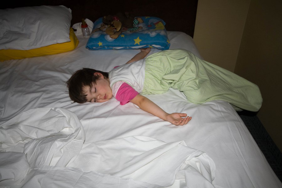 Svenja in einer etwas ungewöhnlichen Schlafposition