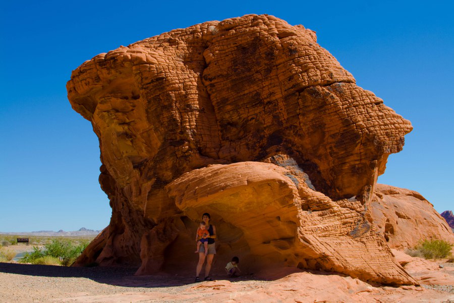 Schattenplatz genau unterhalb des Arch Rocks