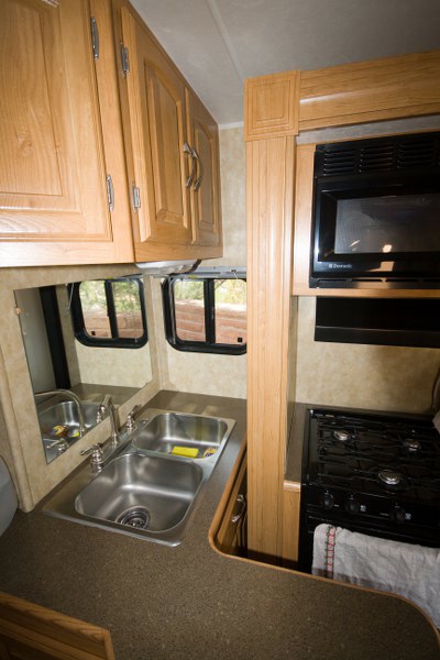 Unser Wohnmobil während das seitliche Slideout eingefahren ist: Nicht sehr komfortabel