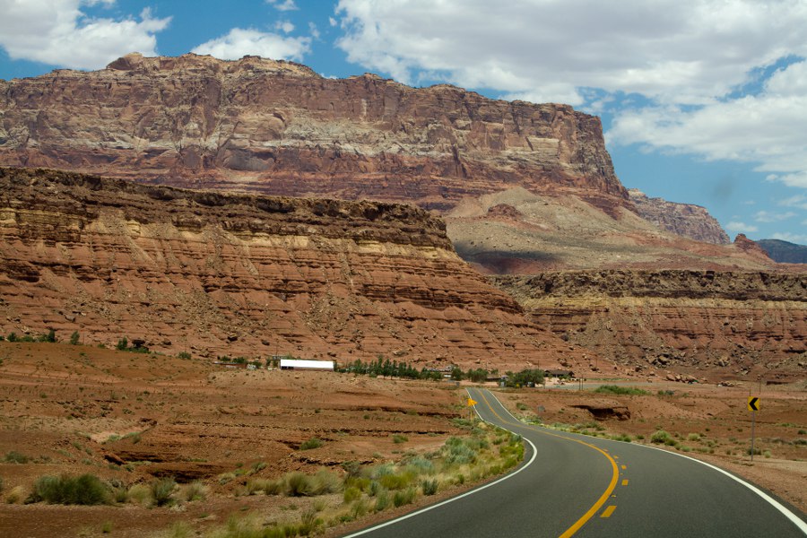 Beeindruckende Fahrt entlang der Vermillion Cliffs