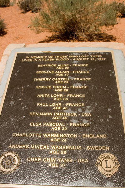 In Memorian an die Todesopfer der Flash Flood 1997. Uwe war damals 14 Tage nach dem Unglück hier, der Canyon war aber noch gesperrt.