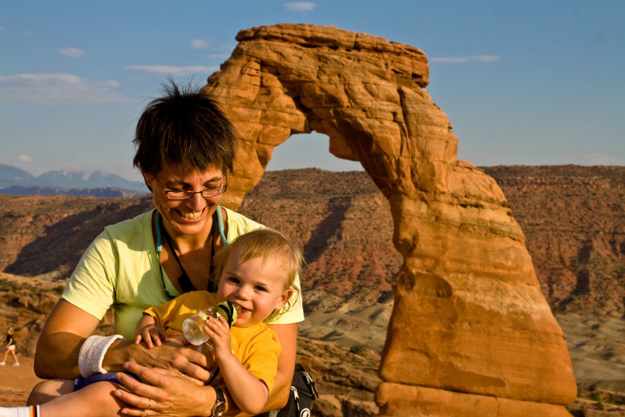 Petra und Tim vor dem Delicate Arch