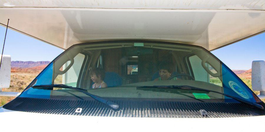 Fahrt auf dem Scenic Bypass 128 im Colorado River Canyon